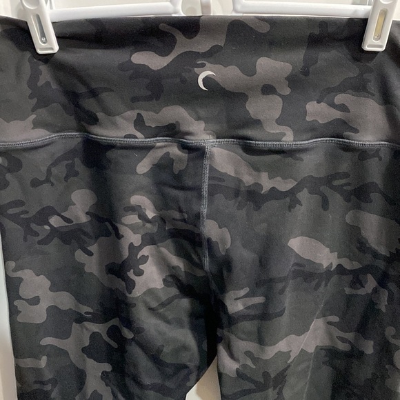 Zyia Active Legging Camo Size XL - Picture 7 of 10